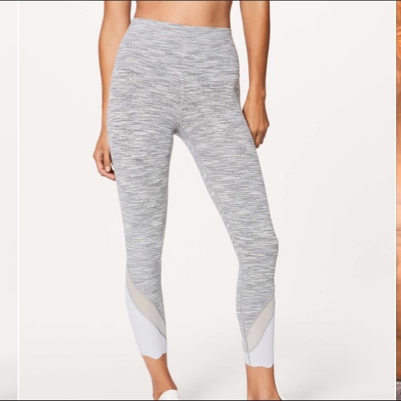 Lululemon Wunder Under Crop II *Scallop 23" Silver - Picture 1 of 9